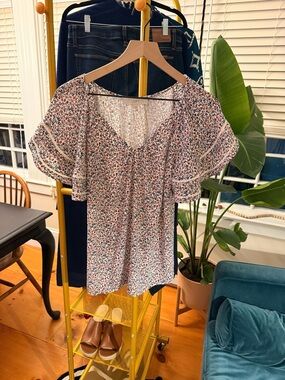 LOFT Multicolor Floral V-Neck Flutter Sleeve Blouse